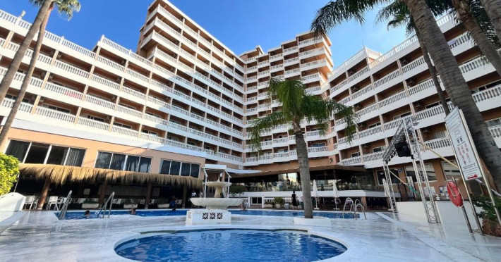 hotel-parasol-by-dorobe-05a2f9154aca7b4f.jpeg