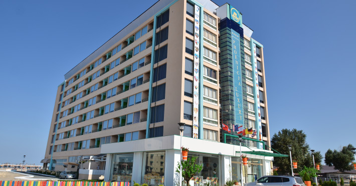 hotel-phoenicia-luxury-48365aff35b6807f.jpeg