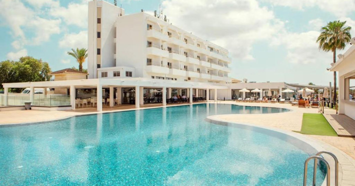 hotel-piere-anne-beach-3904198abb4aaae9.jpeg