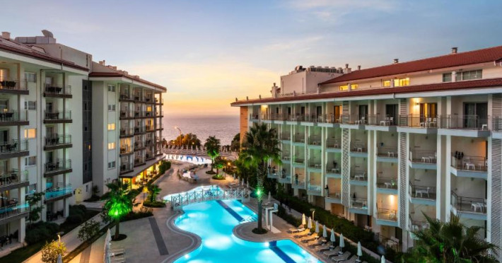 hotel-ramada-and-suites-by-wyndham-kusadasi-8f5dba09145a069e.jpeg