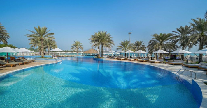 hotel-resort-radisson-blu-abu-dhabi-corniche-ddc22c352c480cbe.jpeg