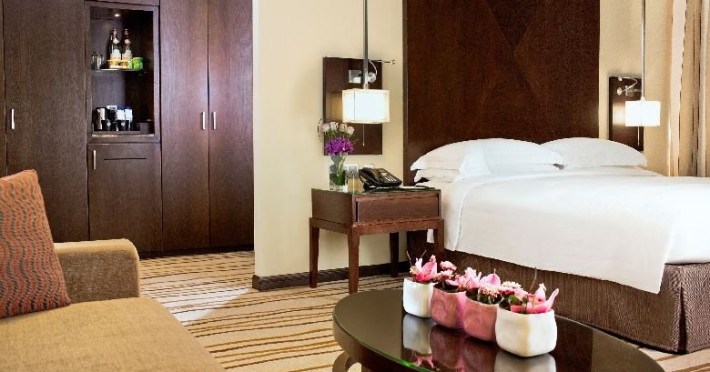 hotel-rotana-hotel-dubai-575d705a2dfdf700.jpeg