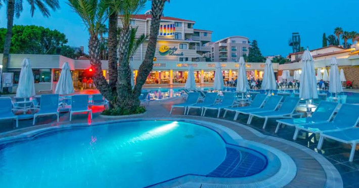 hotel-sandy-beach-ab28770b5e1c8ee4.jpeg