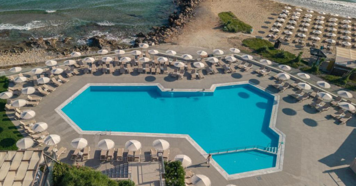 hotel-themis-beach-27c8cd3a819bab24.jpeg