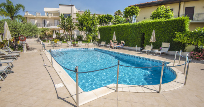 hotel-villa-daphne-c61f161fc2c031aa.jpeg