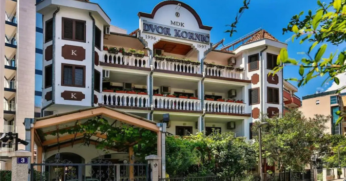 hotel-villa-dvor-kornic-budva-f4c557eb0ef82920.jpeg
