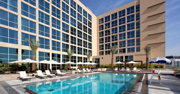 hotel-yas-plaza-circuit-by-ihg-3824d466a49e45b7.jpeg