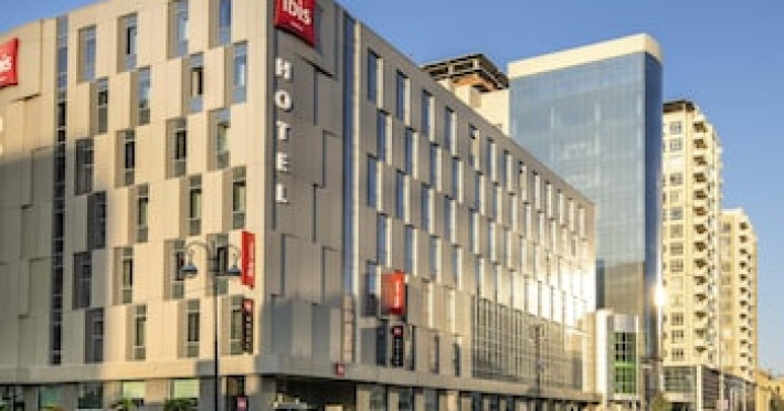 ibis-baku-city-59da61d4fe178d87.jpeg
