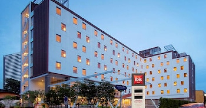ibis-bangkok-sathorn-69aefa93b058a5e9.jpeg