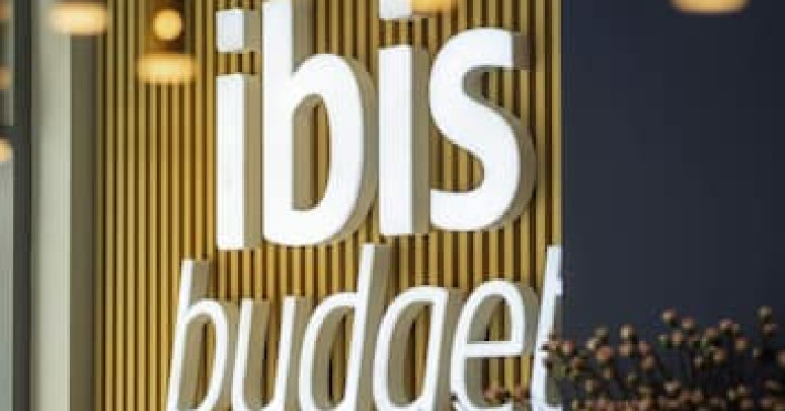ibis-budget-singapore-gold-6ae7c2a995b08696.jpeg