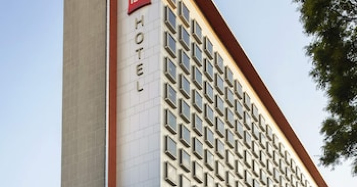 ibis-singapore-on-bencoolen-523ed09e211f3315.jpeg