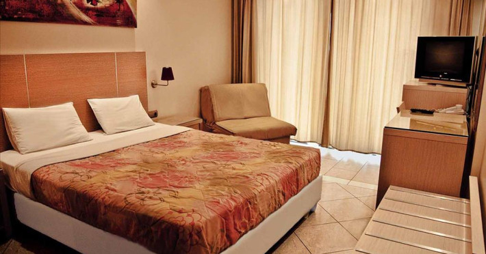 imperial-hotel-nea-skioni-f1f8703dda174a26.jpeg