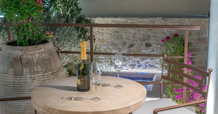 inotropes-boutique-suites-heraklion-9b2f3c2bab3c2871.jpeg