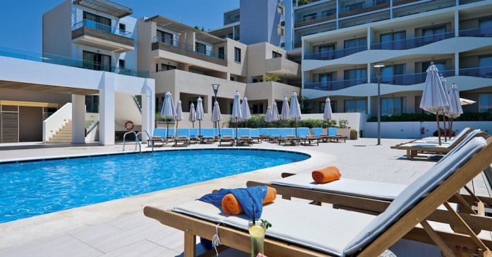 iolida-beach-d3df981458c052ad.jpeg