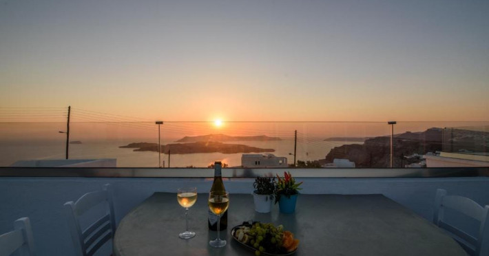 island-view-santorini-04cc88cbaf163c1e.jpeg