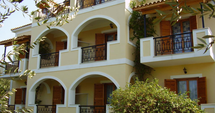 kavos-psarou-studios-apartments-9290545a9a3fa75d.jpeg