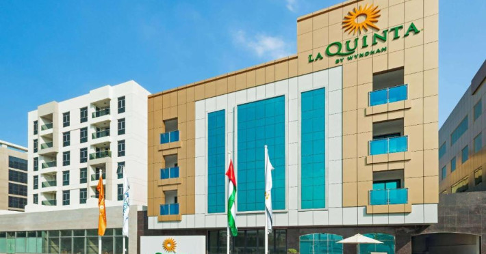 la-quinta-by-wyndham-dubai-jumeirah-0615f3d1914d4bd5.jpeg