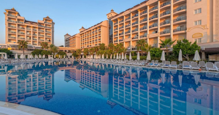 lake-river-hotel-spa-a2f892e0f38ffbcf.jpeg