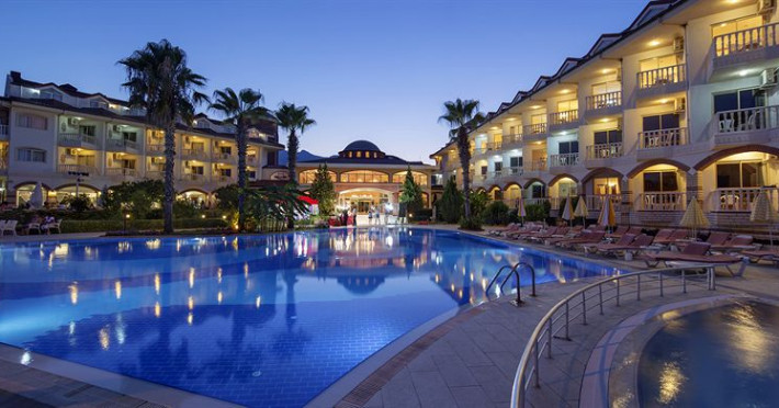 larissa-sultans-beach-63ec8392a307cd41.jpeg