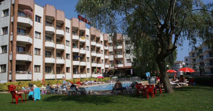 las-mariposas-apartamentos-9efcf9bc2aaabe55.jpeg