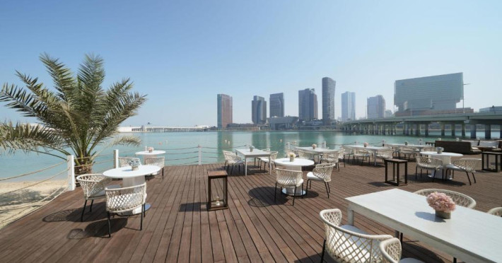 le-meridien-resort-abu-dhabi-5c4231fa620f2043.jpeg