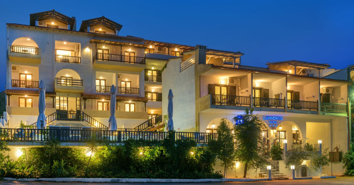 leandros-hotel-c835271c412f54a3.jpeg