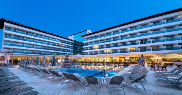 letoile-hotel-8e0881579471107b.jpeg