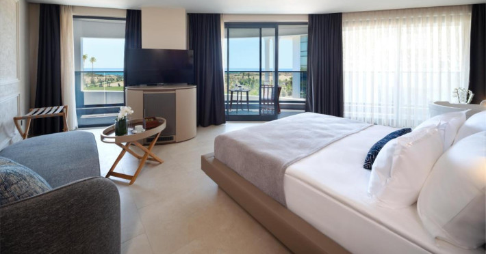 liu-resorts-2b92e09236e9ce94.jpeg