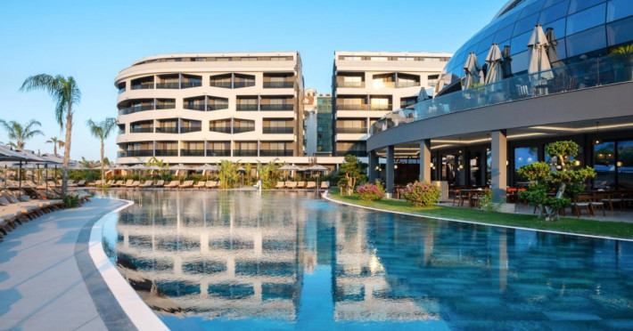 liu-resorts-80aa079af2a5c3e0.jpeg