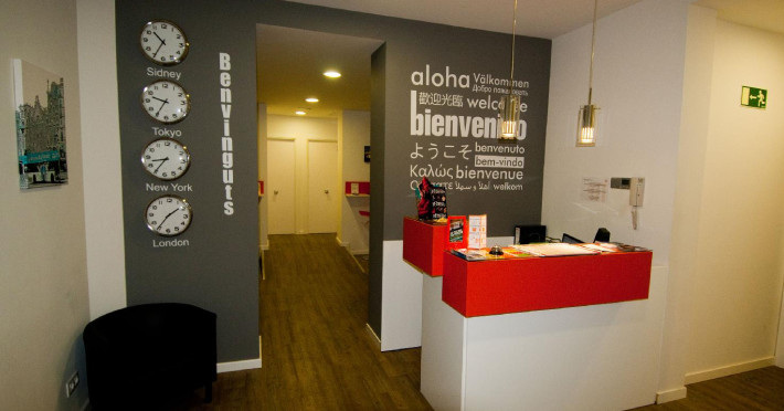 live-barcelona-hostal-32079aaadec1ec48.jpeg