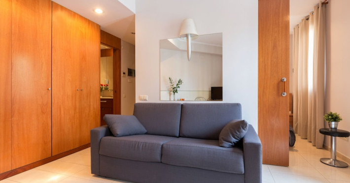 lodging-apartments-city-center-eixample-b5ba8c9308fea16c.jpeg