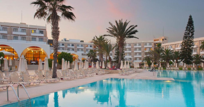 louis-phaethon-beach-a8c6936722bf9967.jpeg