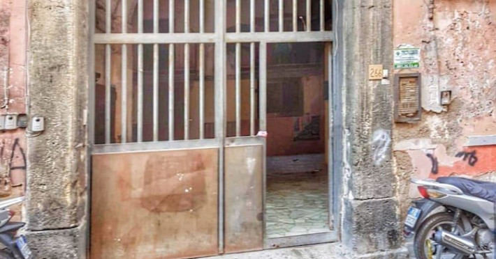 lucky-house-in-naples-c981d0fa51144cfb.jpeg