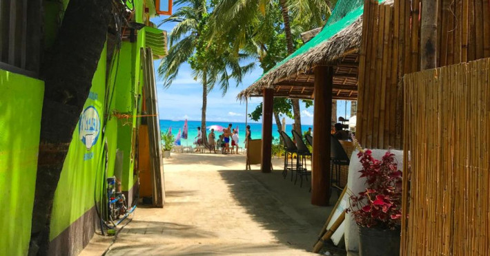 luxx-boutique-boracay-f4fa28c8cd37f4b7.jpeg