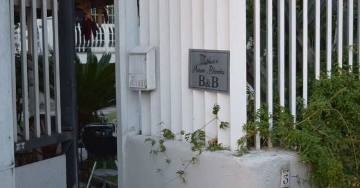 maison-blanche-6da4e6e9a2f52a1c.jpeg
