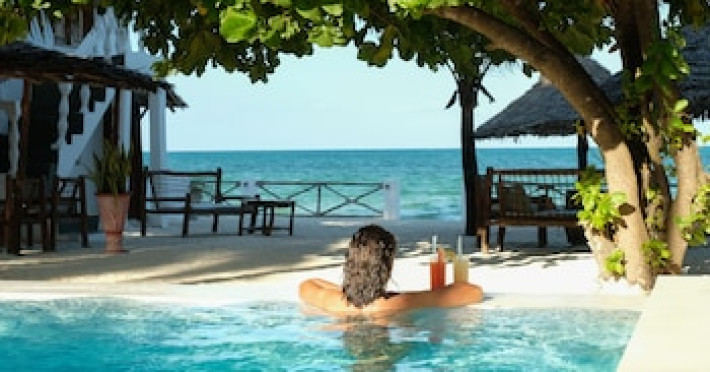 makuti-beach-bungalows-54e0355f41641b28.jpeg