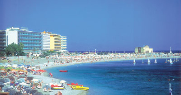 mediterranean-hotel-51747912a272637f.jpeg