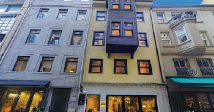 meroddi-galata-mansion-79bf65f87cabe224.jpeg