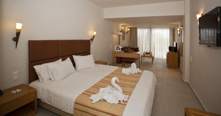 minos-hotel-2a058628985b73a2.jpeg