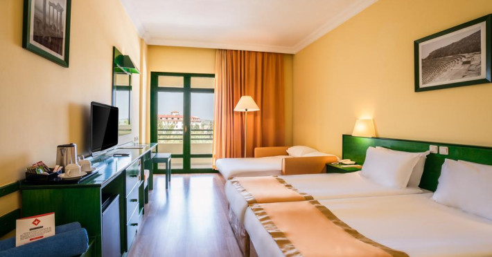 miramare-beach-hotel-e287e73233e932cd.jpeg
