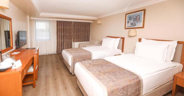 miramare-queen-hotel-1dabb5e83b4090ac.jpeg