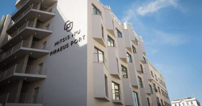 mitsis-nu-piraeus-port-ee8b3c82088d2e19.jpeg