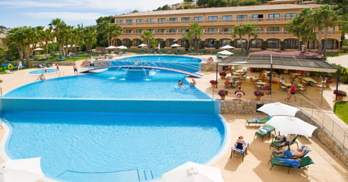 mon-port-hotel-spa_11527_piscina-jpg-897x439-crop-q85.jpg