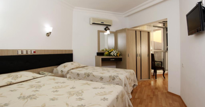 monte-carlo-hotel-5b74728b3d9d2ec9.jpeg
