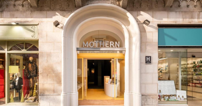 mothern-by-pillow-6bea66da88682ad5.jpeg