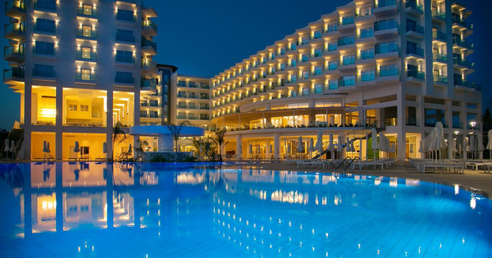movenpick-jumeirah-beach-eda76f1d7f9d6665.jpeg