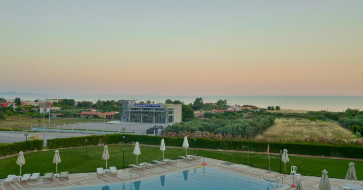 movenpick-resort-soma-bay-8773f385ef37043e.jpeg