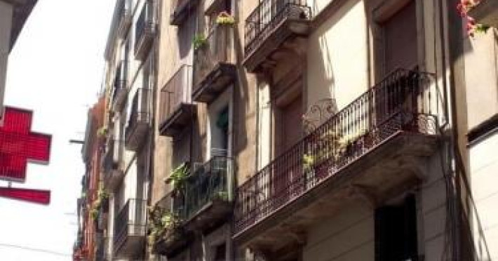 my-address-in-barcelona-downtown-0e875b8d77e2e86c.jpeg