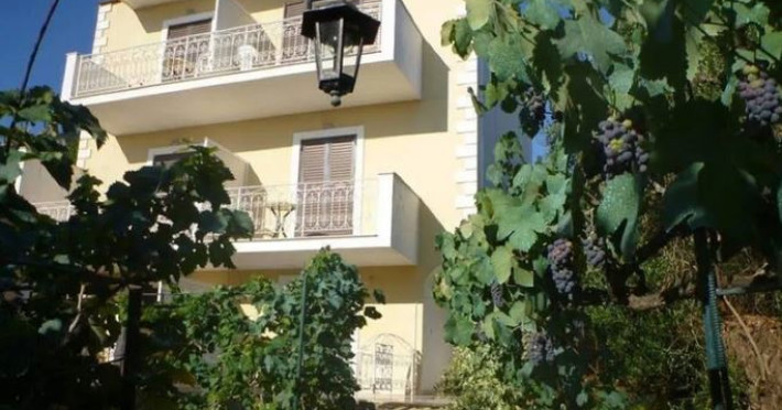mythos-apartment-550f51cf5a696c9b.jpeg