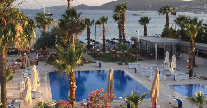 nagi-beach-hotel-2fd102f58b45ab19.jpeg